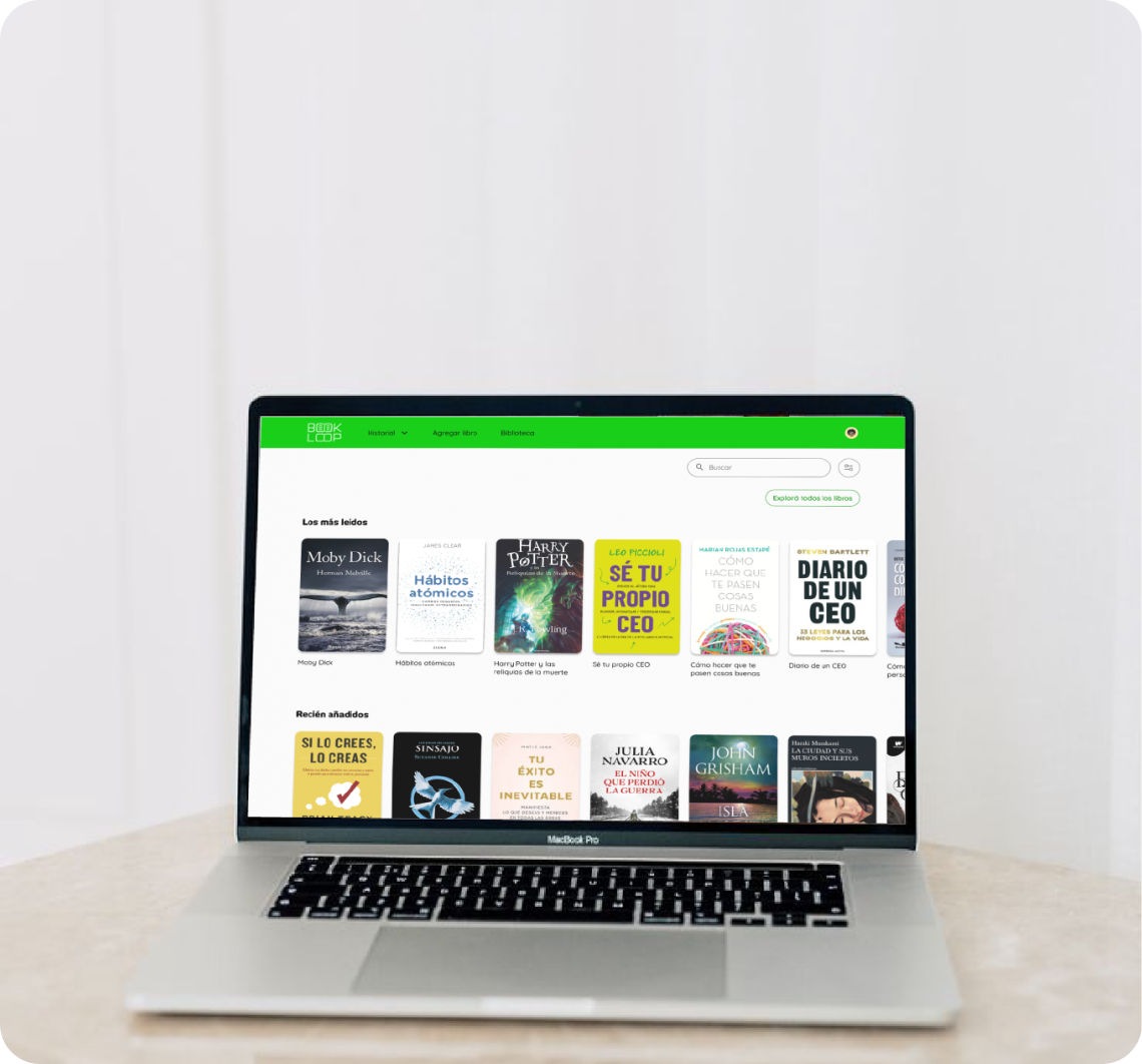 Mockup de aplicacion web Bookloop desde una notebook sobre un escritorio mostrando el catalogo principal Mockup de aplicacion web Bookloop desde una notebook sobre un escritorio mostrando el catalogo principal
